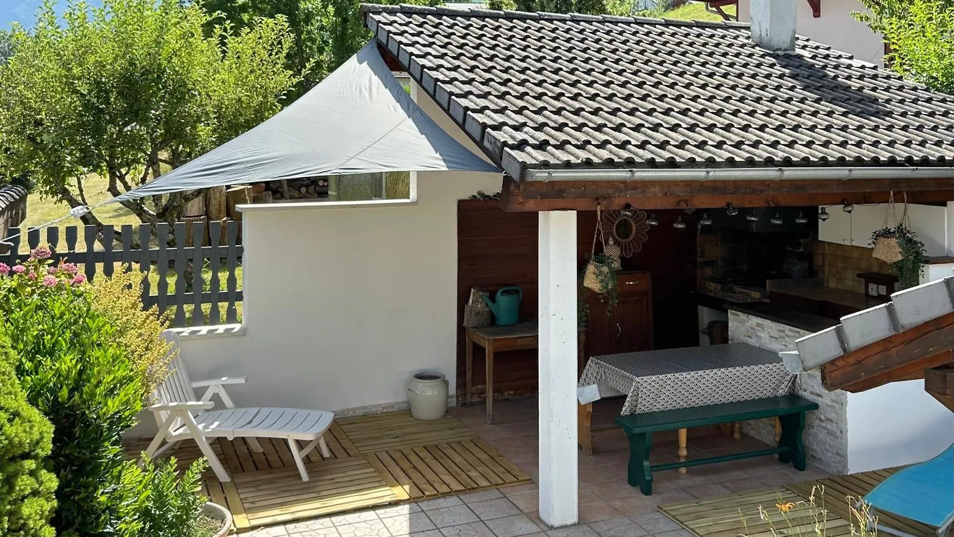 Casa de Férias Maison Avec Vue Montagne Pour Les Amateurs De Velo Vtt Et Randonnees Massages Sur Rendez-Vous Mercury-Gémilly